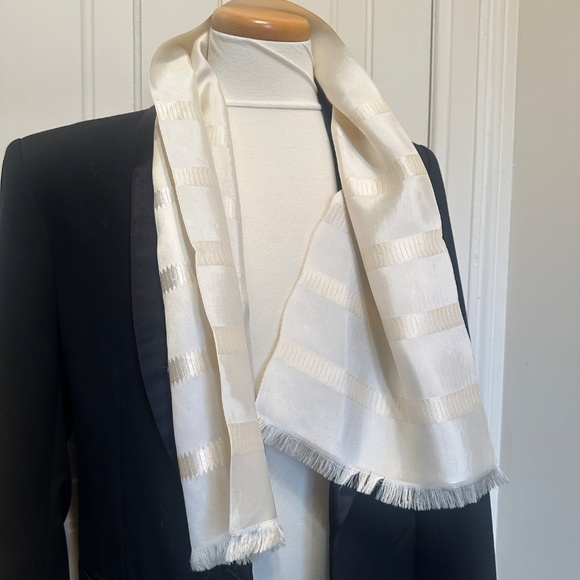 Vintage White Silk Tuxedo Scarf Formal Elegance 1960s - Picture 5 of 10